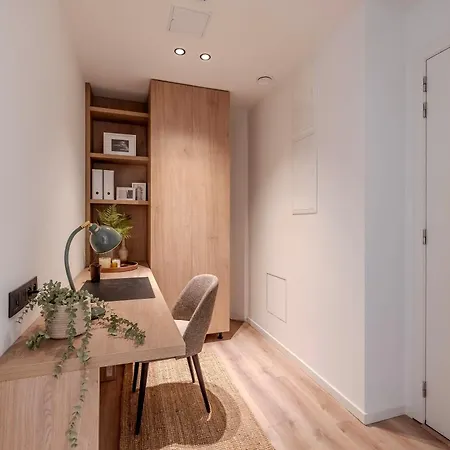 Aparthotel At 3*