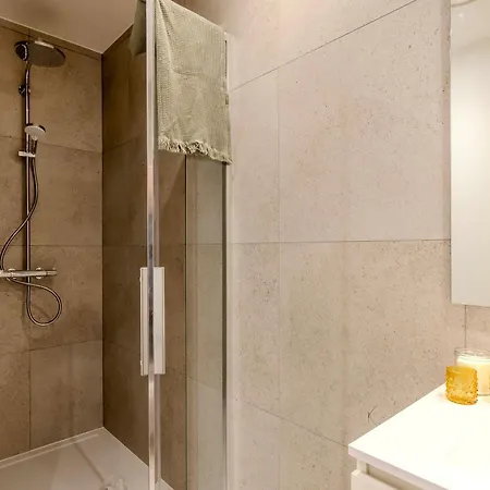 Aparthotel At 3*