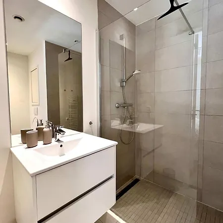 Cozy 2 Min From Grand Place Apartment
