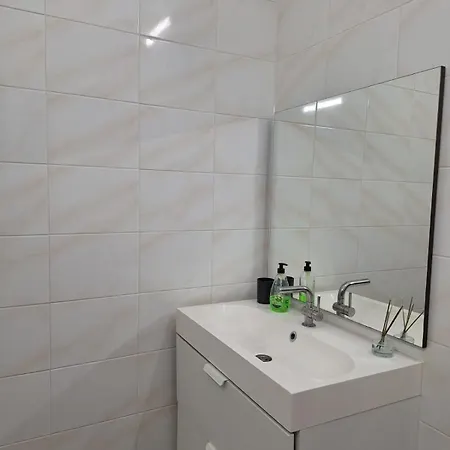 Midi Gateway Apartment