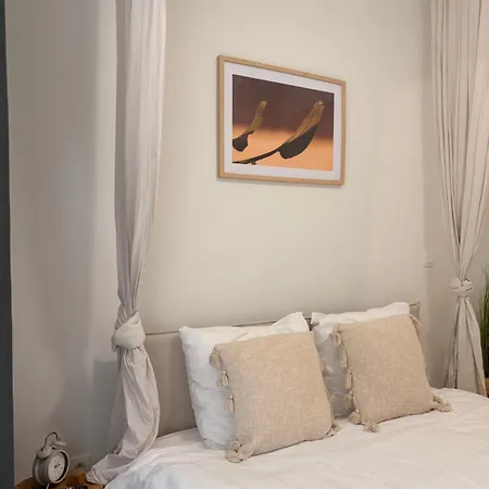 Fully Renovated Near Centre & Midi Apartment