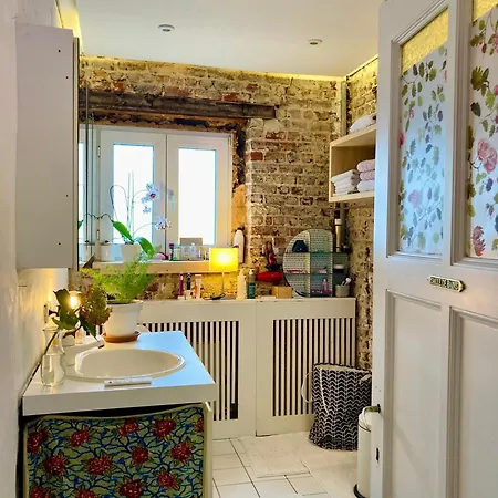 Homestay Calm, & Birdsong Brussels