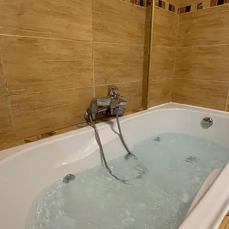 Apartment Luxury 2br & Jacuzzi Near Expo 12 & Ing Arena *
