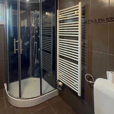 Luxury 2br & Jacuzzi Near Expo 12 & Ing Arena Apartment *