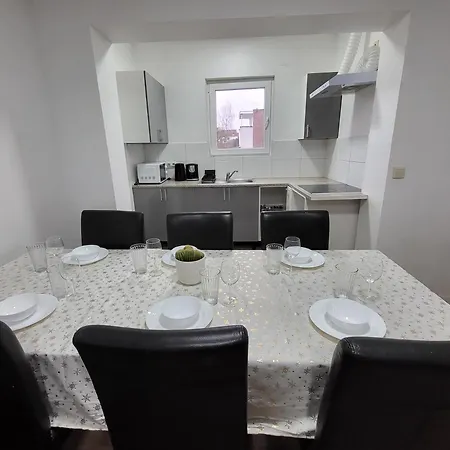 Guest house Charles House *