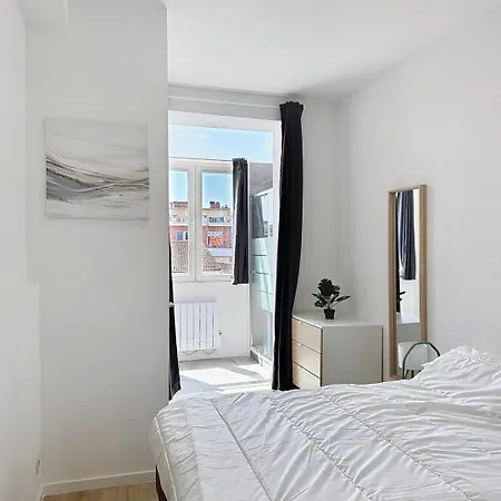 Elegant Apartment *