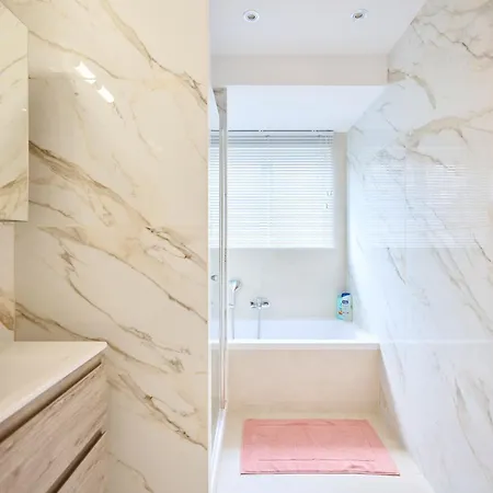 Louise Gallery Apartment *