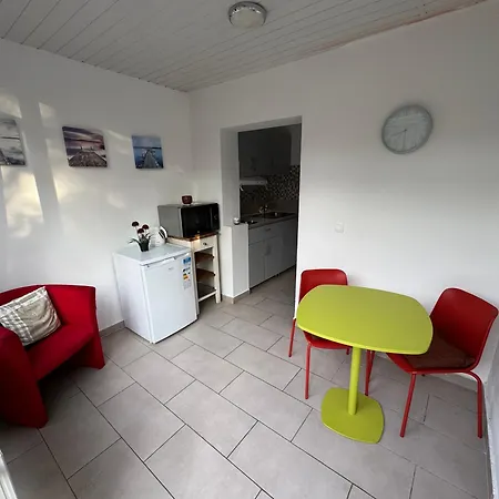 Calme Avec Jardin & Terrasse Metro Direct Centre De Apartment Brussels