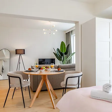 Apartment Large In A Serviced Building