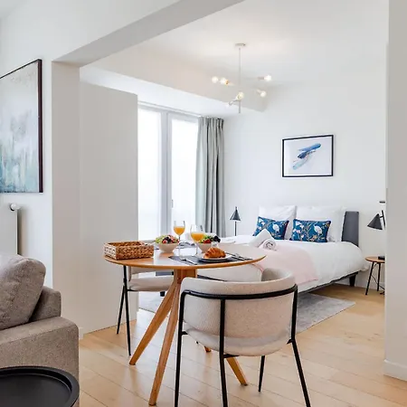 Apartment Large In A Serviced Building