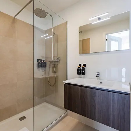 Apartment Large In A Serviced Building *