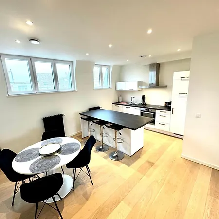Ulb & Cambre Cosy Duplex Homestay