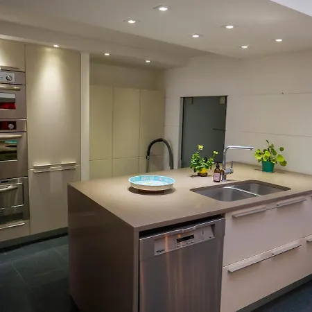 Eya House, Cozy, Bright & Well Located * Brussels