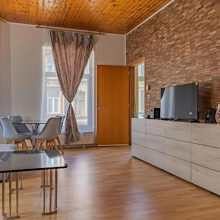 Gare Du Midi - 2-room Apartment Brussels