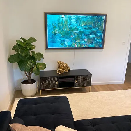 Apartment Stylish Flat,90m2, In A Great Location *