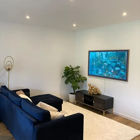 Stylish Flat,90m2, In A Great Location Apartment