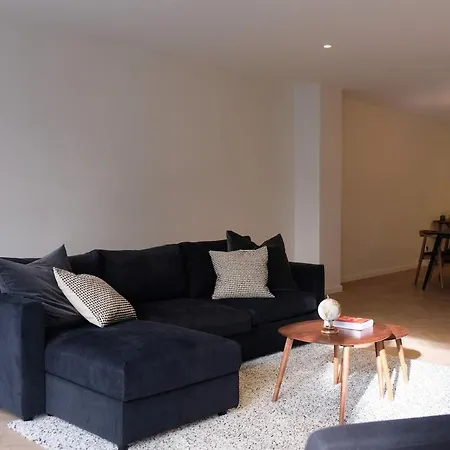 Apartment Center Spacious And *