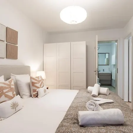 Contemporary Comfort In The Heart Of The Apartment *