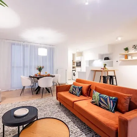 Contemporary Comfort In The Heart Of The Apartment