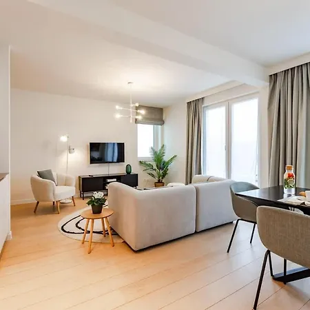 Apartment 3br Nato & Eu - Freeluggage