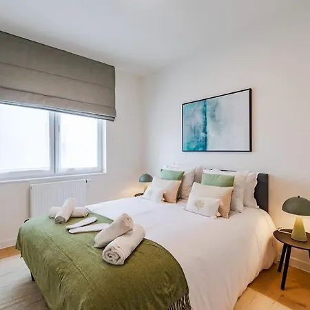 Luxurious 2-br Flat Near Nato & Eu Apartment