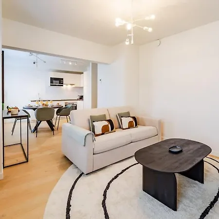 Apartment Luxurious 2-br Flat Near Nato & Eu