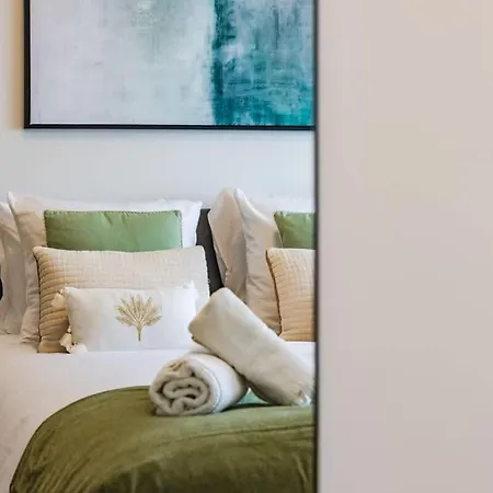 Luxurious 2-br Flat Near Nato & Eu Apartment *