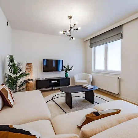 Apartment 2br Near Nato & Eu