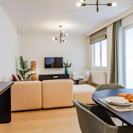 Apartment 2br Near Nato & Eu *