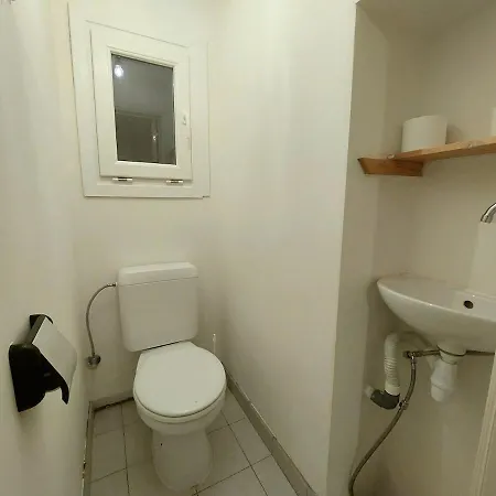 Large 1st Floor Apartment, Schaerbeek, Apartment Brussels