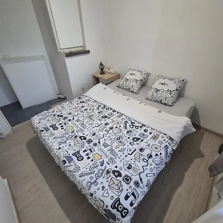 Large 1st Floor Apartment, Schaerbeek, Apartment *