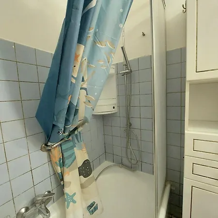 Large 1st Floor Apartment, Schaerbeek, Apartment Brussels