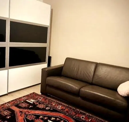Modern 2-bed Urban Apartment