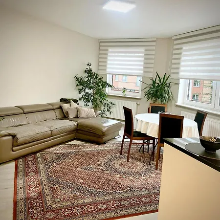 Modern 2-bed Urban Apartment *