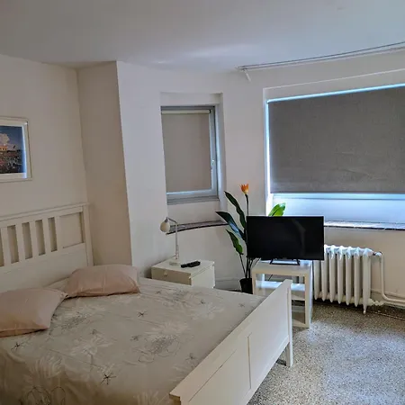Apartment And Convenient Near Supermarkets And Public Transports *