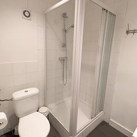 And Convenient Near Supermarkets And Public Transports Apartment Brussels