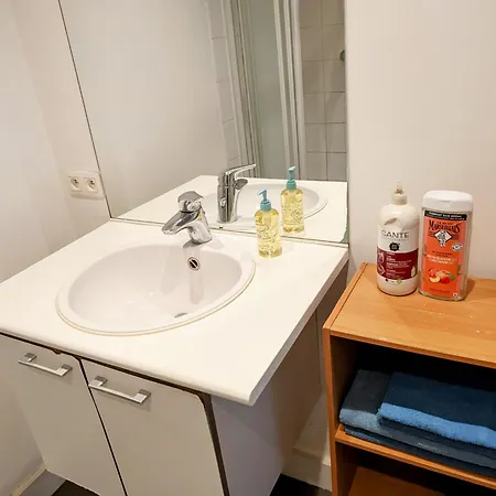And Convenient Near Supermarkets And Public Transports Apartment *