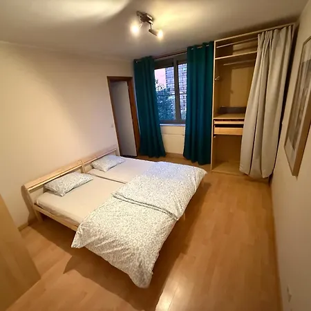 Close To Nato Bus Tram Calm Location Parking Extra Onsite Disc Parking Apartment *