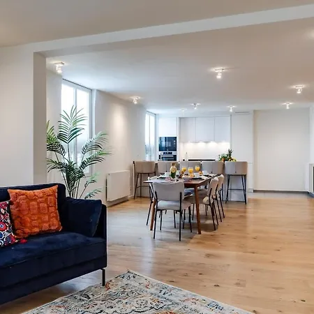 Luxury Penthouse With Panoramic Views 3br Brussels