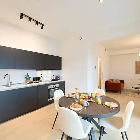 Apartment Brand New & Modern 1 Bedroom *