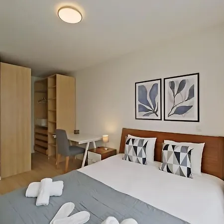 Apartment Bright And Modern 2br With A Balcony