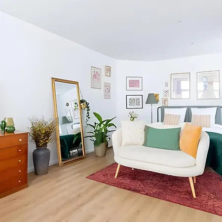Lumineux, Ideal Pour Sejour Pro Apartment