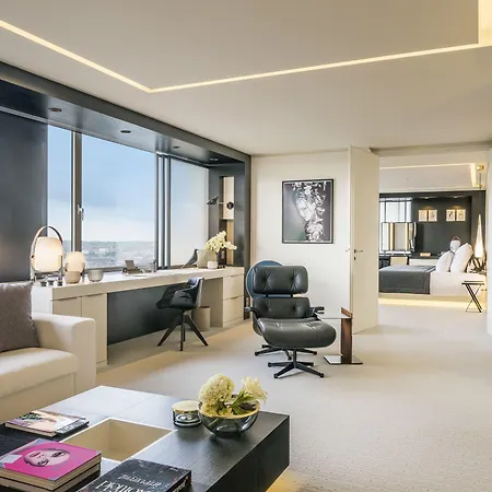 Hotel The 4*
