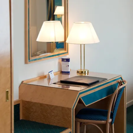 Western Royal Centre Hotel 3*