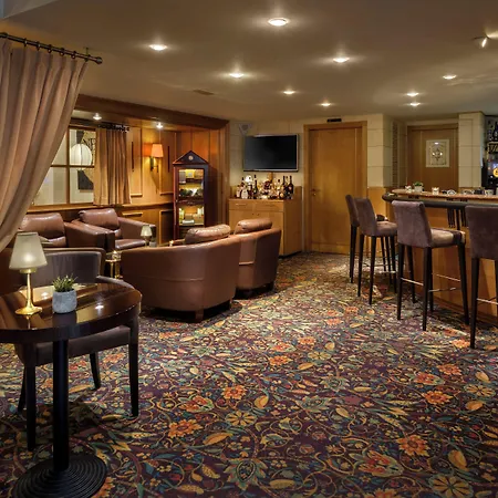 Le Chatelain Hotel