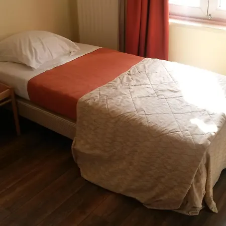 Hotel Queen Mary 3*