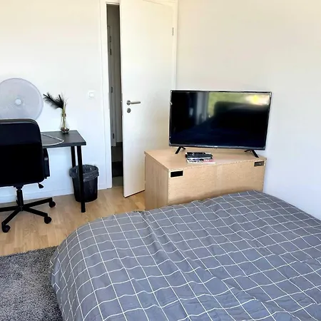 Family-friendly Steps From Atomium - Center 6 Min Apartment