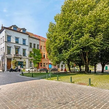 Escape Sleeps 6 Apartment