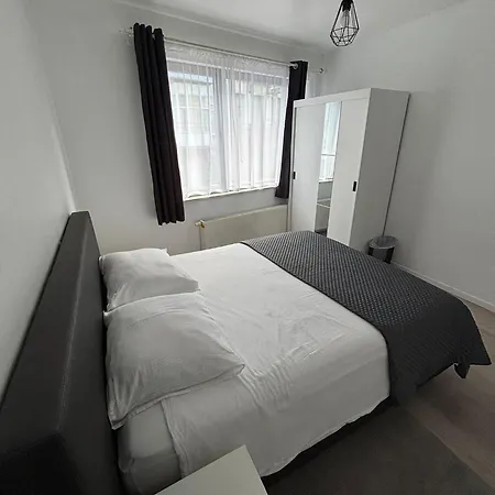 Stylish, Modern & Spacious In Apartment Brussels