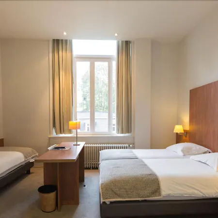 Hotel Du Congres 3*